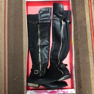 Chinese Lundry size 8 boots